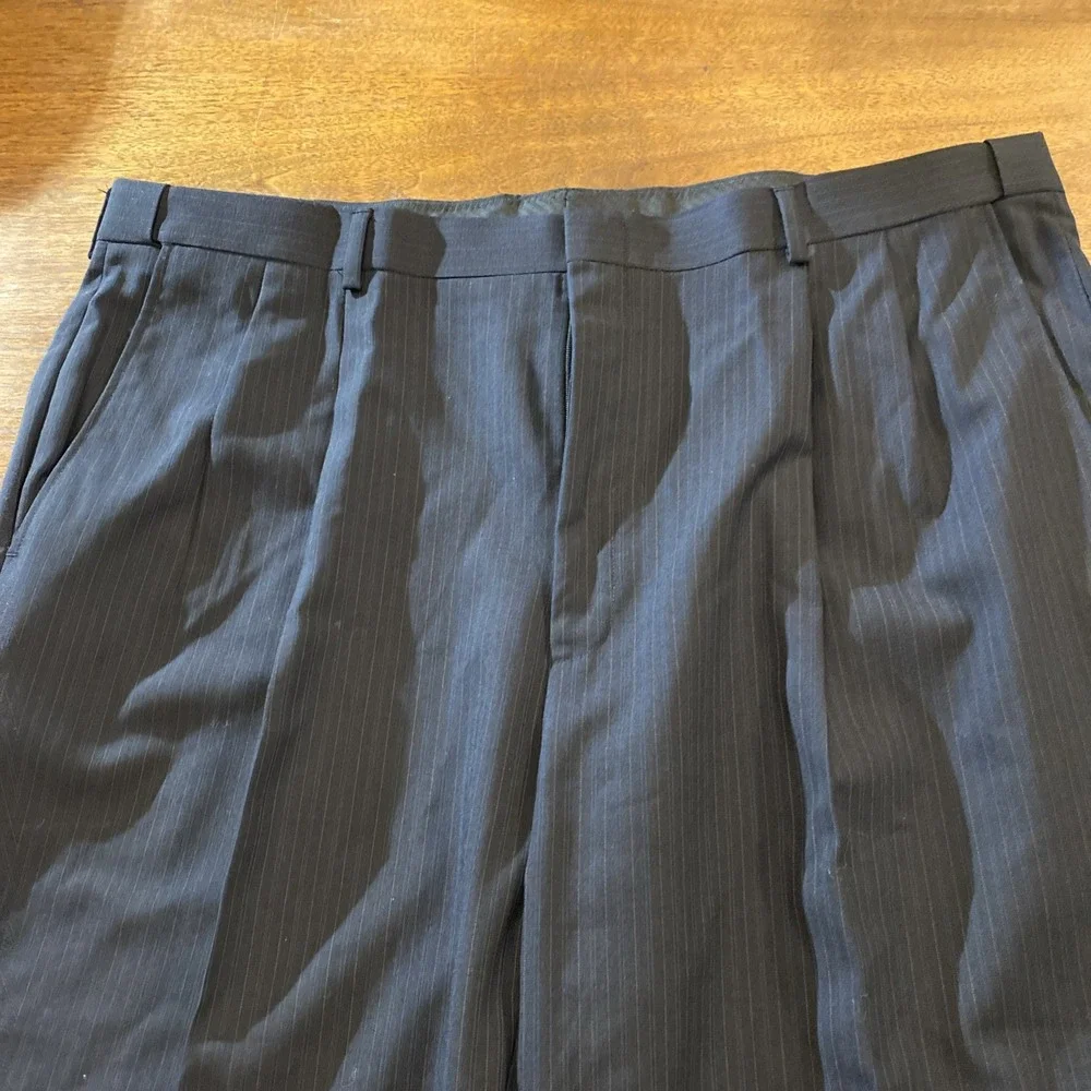 Haggar 2 Piece Suit Mens 46R/W 42/32 Black With Blue Stripe Jacket Pants Classic
